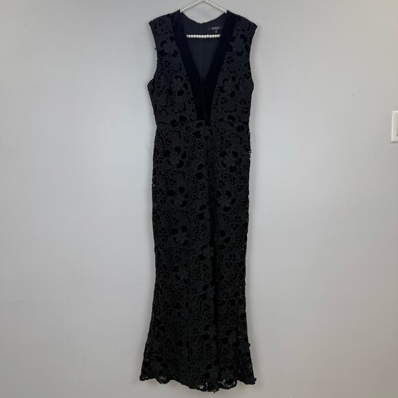 Badgley Mischka
Velvet Lace V-Neck Gown 💘 - Picture 4 of 10